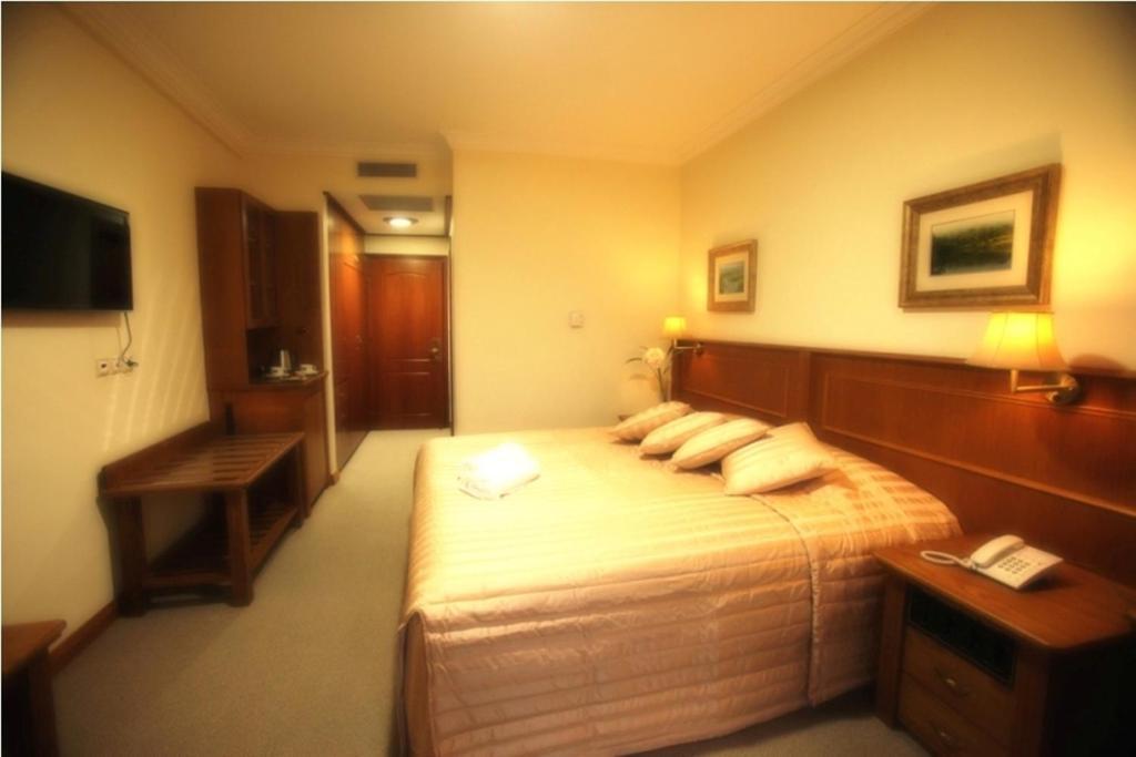 Afkos Grammos Boutique Hotel Resort Nestorion Zimmer foto